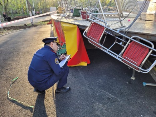 Возбудили ещё одно уголовное дело по упавшим каруселям Возбудили ещё одно уголовное дело по упавшим каруселям