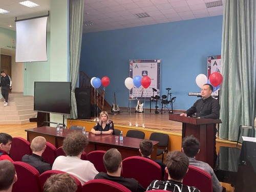 В Оренбурге сотрудники полиции провели мероприятие по профилактике экстремизма и терроризма в колледже В Оренбурге сотрудники полиции провели мероприятие по профилактике экстремизма и терроризма в колледже