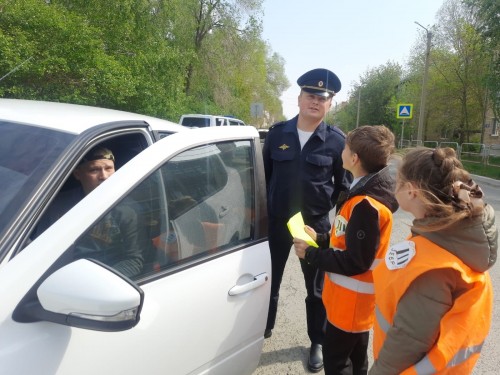 Сотрудники Госавтоинспекции Гайского городского округа провели акцию «Притормози, когда шагают малыши!»