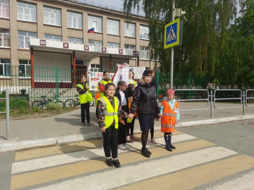 Сотрудники Госавтоинспекции Гайского городского округа провели акцию «Притормози, когда шагают малыши!»