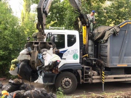 Региональный оператор помогает вывозить мусор после субботников Региональный оператор помогает вывозить мусор после субботников