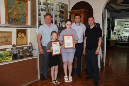 В Оренбургской области наградили победителей регионального этапа Всероссийского конкурса детского творчества «Полицейский Дядя Степа - 2023» В Оренбургской области наградили победителей регионального этапа Всероссийского конкурса детского творчества «Полицейский Дядя Степа - 2023»