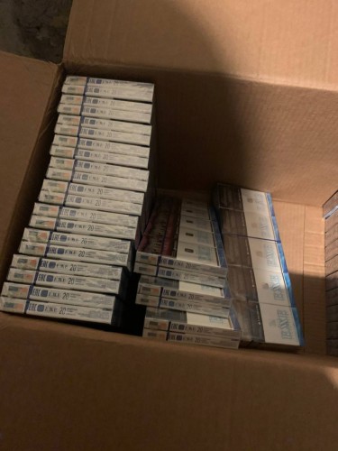 В Оренбуржье полиция подозревает мать с сыном в хранении свыше 67 тысяч пачек безакцизных сигарет В Оренбуржье полиция подозревает мать с сыном в хранении свыше 67 тысяч пачек безакцизных сигарет