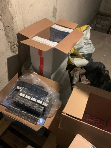 В Оренбуржье полиция подозревает мать с сыном в хранении свыше 67 тысяч пачек безакцизных сигарет В Оренбуржье полиция подозревает мать с сыном в хранении свыше 67 тысяч пачек безакцизных сигарет