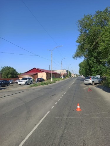 В Новотроицке полицейские устанавливают обстоятельства ДТП, в котором пострадала женщина-водитель