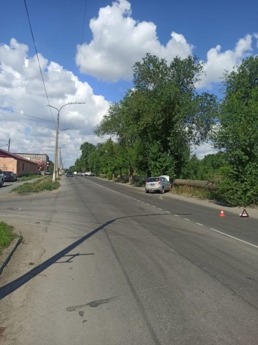 В Новотроицке полицейские устанавливают обстоятельства ДТП, в котором пострадала женщина-водитель