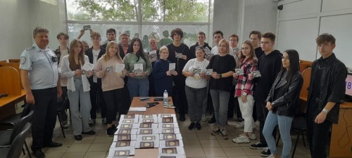 Сотрудники отделения регистрации РЭО ГИБДД провели акцию «Навыки для жизни!» Сотрудники отделения регистрации РЭО ГИБДД провели акцию «Навыки для жизни!»