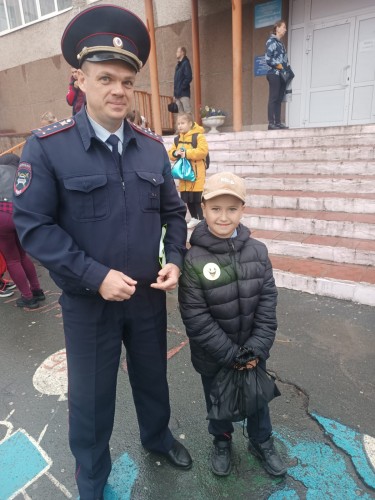 В Оренбургской области сотрудники Госавтоинспекции провели акцию «Засветись, ученик!»