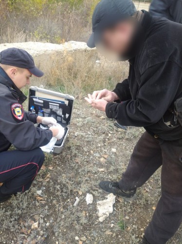 В Новотроицке полицейские в ходе ОПМ «Мак» изъяли марихуану В Новотроицке полицейские в ходе ОПМ «Мак» изъяли марихуану