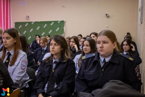 В Оренбурге полицейские встретились со учащимися Башкирского экономико-юридического колледжа В Оренбурге полицейские встретились со учащимися Башкирского экономико-юридического колледжа