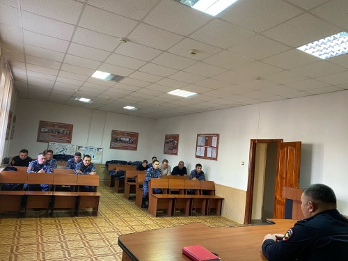 Сотрудники Госавтоинспекции Гайского городского округа провели беседу по соблюдению Правил дорожного движения с сотрудниками Росгвардии. Сотрудники Госавтоинспекции Гайского городского округа провели беседу по соблюдению Правил дорожного движения с сотрудниками Росгвардии.