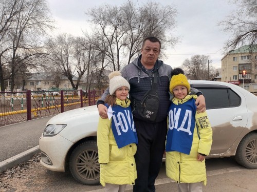    Дети раздали водителям бумажных журавликов в память о жертвах ДТП   