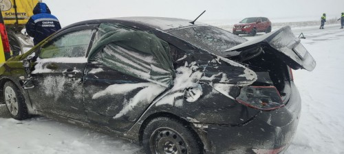 Сотрудники полиции работают на месте ДТП в Соль-Илецком городском округе Оренбургской области Сотрудники полиции работают на месте ДТП в Соль-Илецком городском округе Оренбургской области