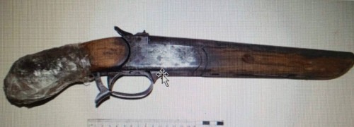 Сотрудниками полиции Орска задержан гражданин, у которого при себе было оружие Сотрудниками полиции Орска задержан гражданин, у которого при себе было оружие