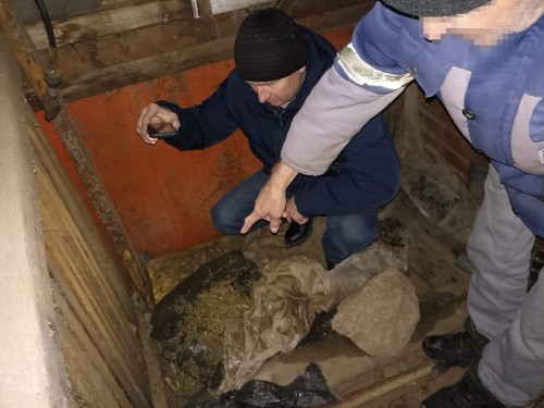 В Адамовке полицейские изъяли у  местного жителя марихуану