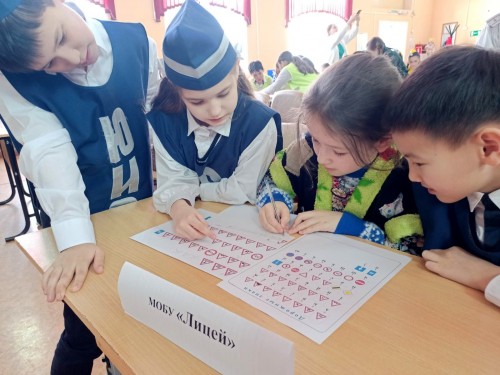 Сотрудники Госавтоинспекции Соль-Илецка и общественники побывали в качестве членов жюри на конкурсах, посвящённых ПДД Сотрудники Госавтоинспекции Соль-Илецка и общественники побывали в качестве членов жюри на конкурсах, посвящённых ПДД