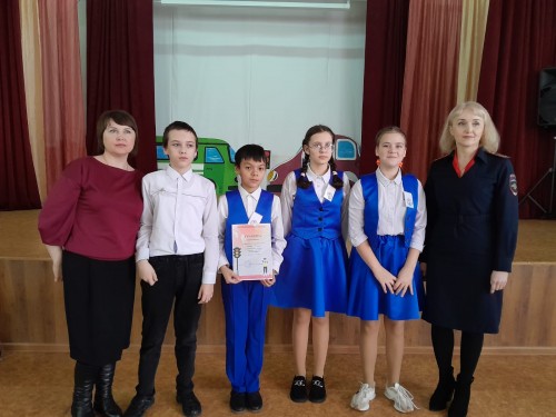 Сотрудники Госавтоинспекции Соль-Илецка и общественники побывали в качестве членов жюри на конкурсах, посвящённых ПДД Сотрудники Госавтоинспекции Соль-Илецка и общественники побывали в качестве членов жюри на конкурсах, посвящённых ПДД