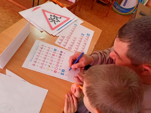 Сотрудники Госавтоинспекции Соль-Илецка и общественники побывали в качестве членов жюри на конкурсах, посвящённых ПДД Сотрудники Госавтоинспекции Соль-Илецка и общественники побывали в качестве членов жюри на конкурсах, посвящённых ПДД