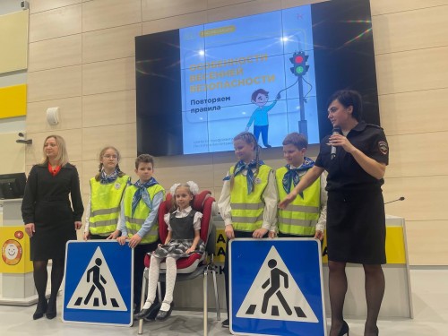 Сотрудники Госавтоинспекции Оренбурга провели профилактическое мероприятие в областной  детской клинической больнице
