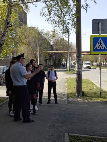 Сотрудники Госавтоинспекции провели акцию «Смотри в оба!» с жителями Оренбуржья