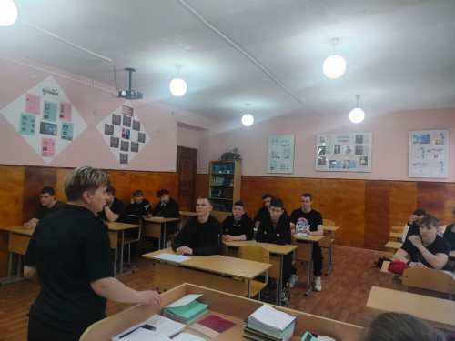 Саракташские полицейские в рамках ОПМ «Чистое поколение» и «Твой выбор» встретилась со студентами филиала НГРТ