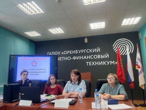 Сотрудники наркоконтроля посетили круглый стол