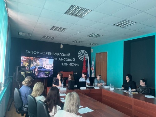 Сотрудники наркоконтроля посетили круглый стол Сотрудники наркоконтроля посетили круглый стол