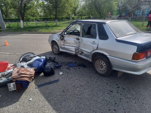 Сотрудники полиции устанавливают обстоятельства ДТП на улице Салмышской областного центра Сотрудники полиции устанавливают обстоятельства ДТП на улице Салмышской областного центра