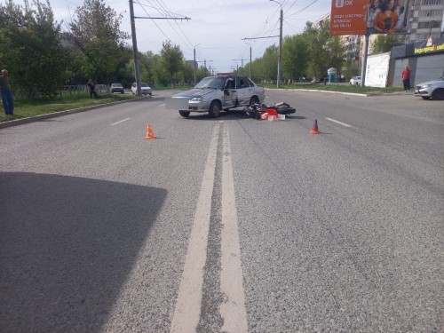 Сотрудники полиции устанавливают обстоятельства ДТП на улице Салмышской областного центра Сотрудники полиции устанавливают обстоятельства ДТП на улице Салмышской областного центра