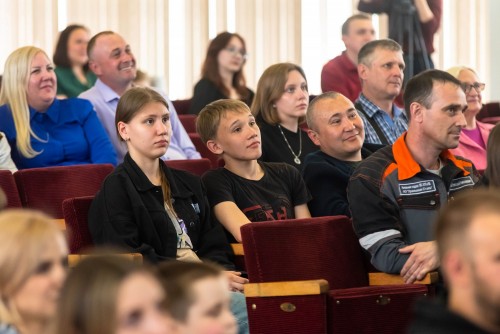 На комбинате «Уральская Сталь» подвели итоги конкурса «Труд БЕЗ опасности»