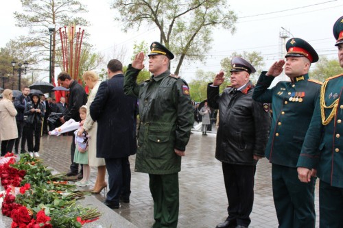 Оренбургские полицейские приняли участие в торжественной церемонии возложения цветов к памятникам и мемориалам Оренбургские полицейские приняли участие в торжественной церемонии возложения цветов к памятникам и мемориалам