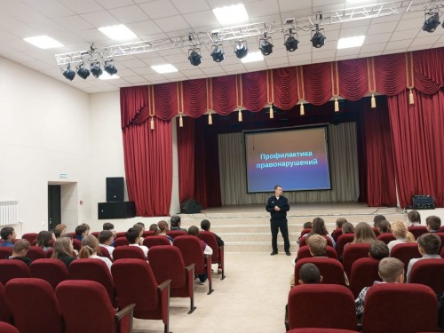 Инспектор по делам несовершеннолетних МО МВД России «Бузулукский» посетил «Елшанскую первую СОШ» Инспектор по делам несовершеннолетних МО МВД России «Бузулукский» посетил «Елшанскую первую СОШ»