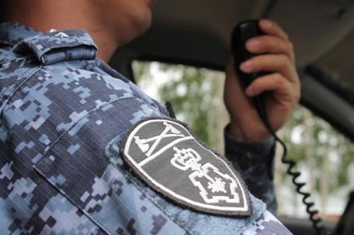 Росгвардейцы задержали двух граждан, устроивших скандал в кабинете директора школы Росгвардейцы задержали двух граждан, устроивших скандал в кабинете директора школы