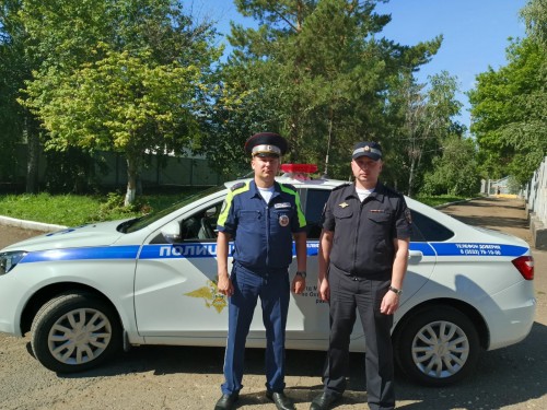 Полицейские Октябрьского района оказали помощь жителям в тушении пожара Полицейские Октябрьского района оказали помощь жителям в тушении пожара