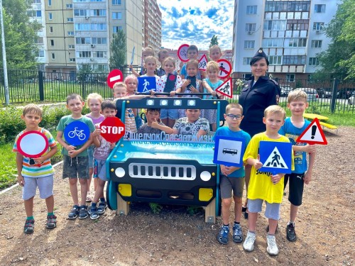 Сотрудники Госавтоинспекции Оренбурга активно внедряют в процесс обучения дошкольников прогулки «Безопасный переход» Сотрудники Госавтоинспекции Оренбурга активно внедряют в процесс обучения дошкольников прогулки «Безопасный переход»