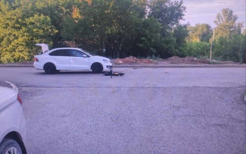 Сотрудники Госавтоинспекции Оренбурга устанавливают обстоятельства ДТП, в котором пострадал несовершеннолетний