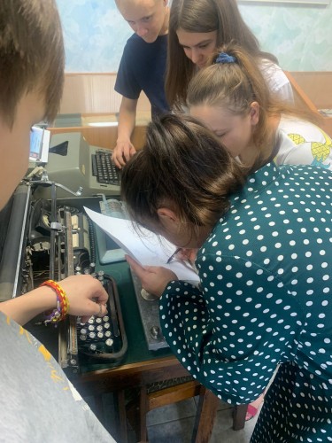 В Оренбургской области воспитанники СРЦН «Маячок» в рамках акции «Лето с Общественным советом» побывали с экскурсией в музее полиции В Оренбургской области воспитанники СРЦН «Маячок» в рамках акции «Лето с Общественным советом» побывали с экскурсией в музее полиции