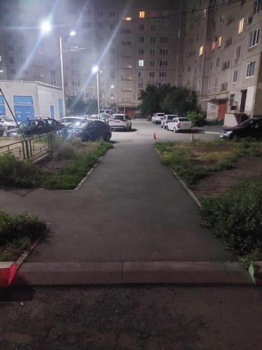 В Новотроицке сотрудники Госавтоинспекции устанавливают свидетелей ДТП с участием несовершеннолетнего велосипедиста