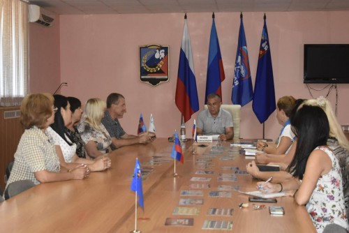 Оренбуржью передали памятную марку, посвященную воссоединению России, ДНР и ЛНР Оренбуржью передали памятную марку, посвященную воссоединению России, ДНР и ЛНР