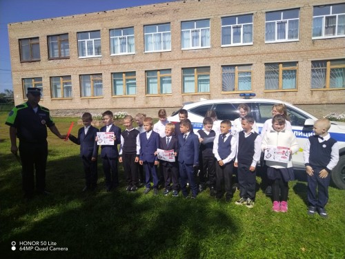 Сотрудники саракташской ГАИ в рамках ОПМ «Внимание — дети!» проводят мероприятия с учащимися сельских школ Сотрудники саракташской ГАИ в рамках ОПМ «Внимание — дети!» проводят мероприятия с учащимися сельских школ