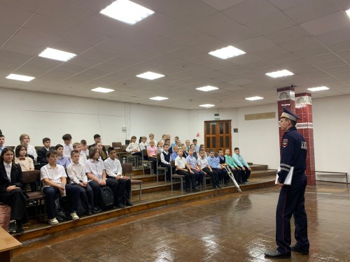 В Оренбуржье полицейские рассказали детям об управлении мотоциклами В Оренбуржье полицейские рассказали детям об управлении мотоциклами