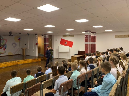 В Оренбуржье полицейские рассказали детям об управлении мотоциклами В Оренбуржье полицейские рассказали детям об управлении мотоциклами