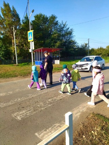 В Оренбургской области сотрудники Госавтоинспекции провели увлекательный урок дорожной грамотности для воспитанников подготовительной группы «Почемучки». В Оренбургской области сотрудники Госавтоинспекции провели увлекательный урок дорожной грамотности для воспитанников подготовительной группы «Почемучки».