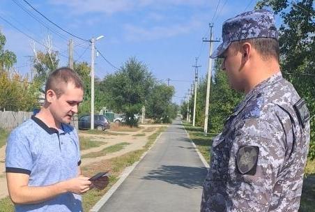 На территории Оренбургской области сотрудники вневедомственной охраны Росгвардии проводят акцию «Безопасный дом, подъезд, квартира» На территории Оренбургской области сотрудники вневедомственной охраны Росгвардии проводят акцию «Безопасный дом, подъезд, квартира»