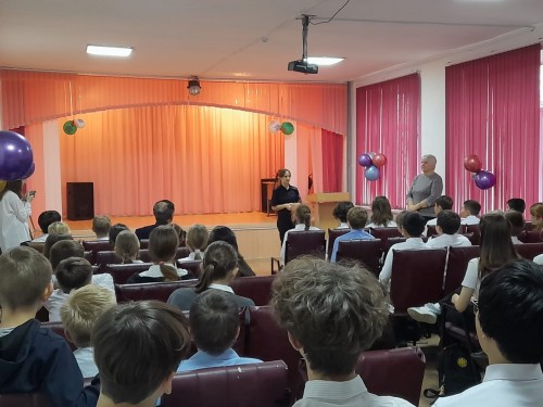 Сотрудники Отд МВД России по Гайскому городскому округу проводят профилактическое мероприятие «Нет насилию над детьми!» Сотрудники Отд МВД России по Гайскому городскому округу проводят профилактическое мероприятие «Нет насилию над детьми!»