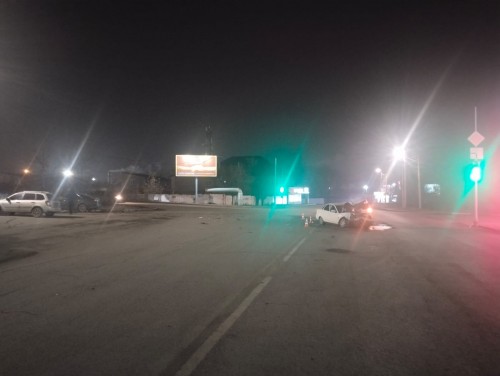 Сотрудники Госавтоинспекции Оренбурга разбираются в обстоятельствах ДТП с пострадавшими Сотрудники Госавтоинспекции Оренбурга разбираются в обстоятельствах ДТП с пострадавшими