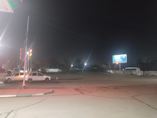 Сотрудники Госавтоинспекции Оренбурга разбираются в обстоятельствах ДТП с пострадавшими Сотрудники Госавтоинспекции Оренбурга разбираются в обстоятельствах ДТП с пострадавшими