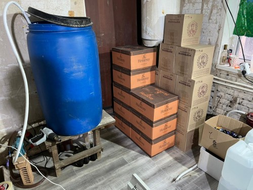 В Оренбуржье полиция пресекла незаконное производство и реализацию алкоголя и табачных изделий В Оренбуржье полиция пресекла незаконное производство и реализацию алкоголя и табачных изделий