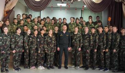   В Оренбурге росгвардейцы провели занятие по профессиональной ориентации с учащимися подшефных классов Росгвардии  