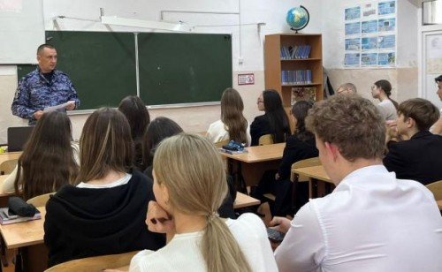 В Соль-Илецке росгвардейцы провели с учащимися Урок мужества В Соль-Илецке росгвардейцы провели с учащимися Урок мужества